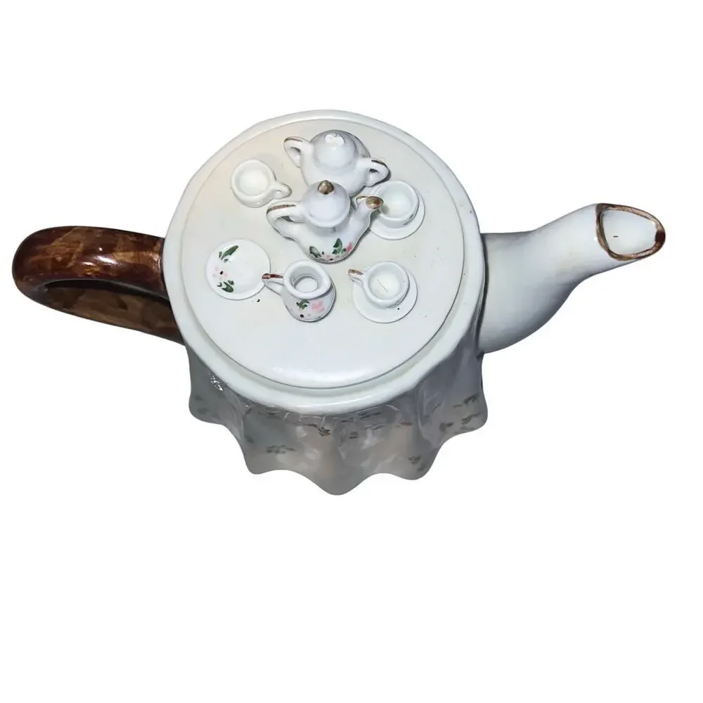 Farmhouse Girl whimsical teapot by the Bombay Company removable tea‎ party lid